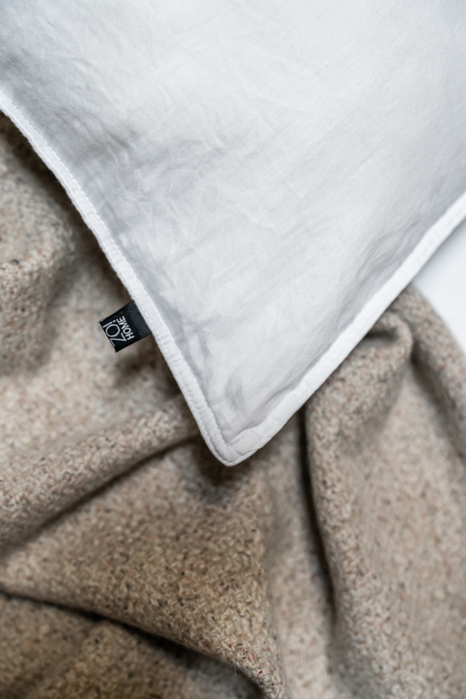 Hotelfeeling mit dekorativen Kissen und Plaids